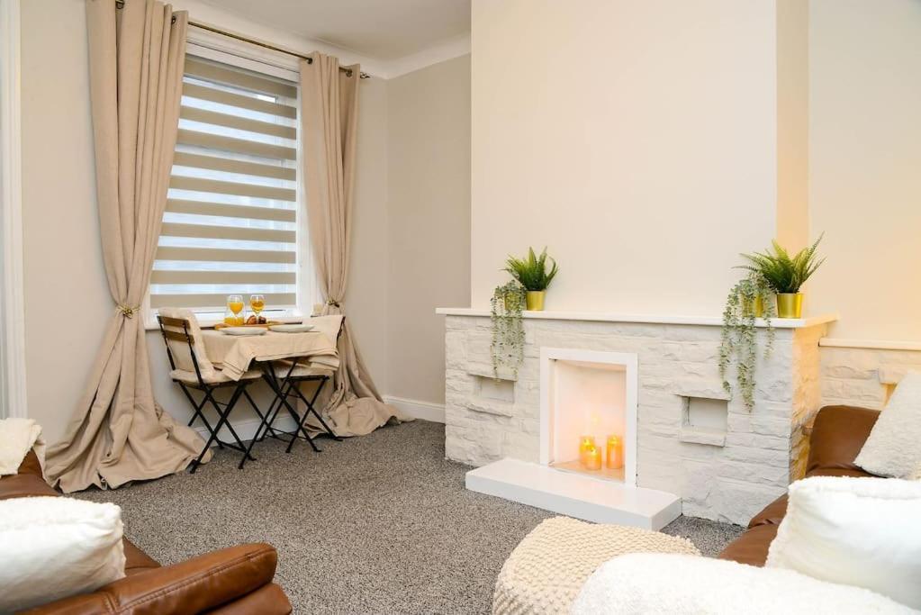 Delightful 2 Bed Town Centre House, Sleeps 4 Leilighet Barnsley Eksteriør bilde