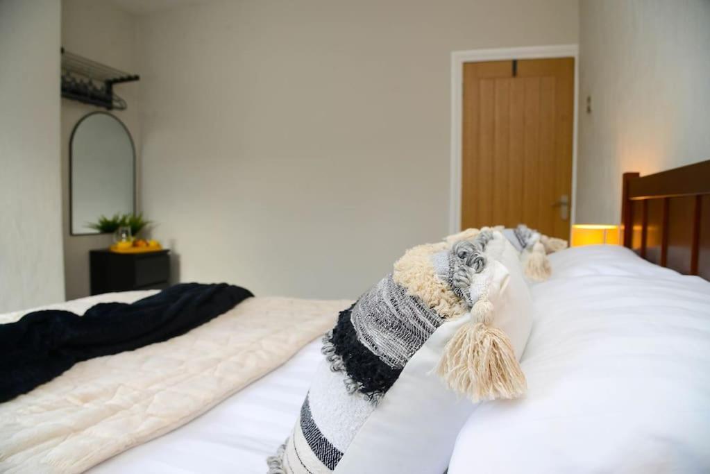 Delightful 2 Bed Town Centre House, Sleeps 4 Leilighet Barnsley Eksteriør bilde